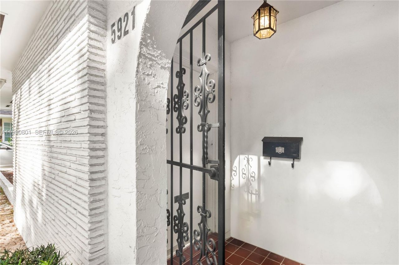 5921 Turin St, Coral Gables, FL 33146 Photo