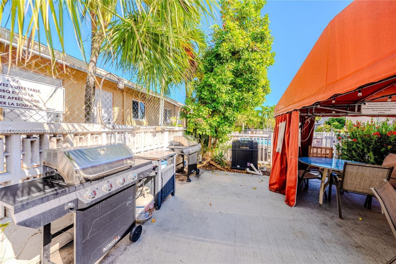 221 SE 9th Ave , Unit 202, Pompano Beach, FL 33060 Photo