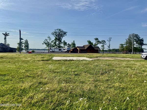 1320 Lake Drive, Hornbeak, TN 38232