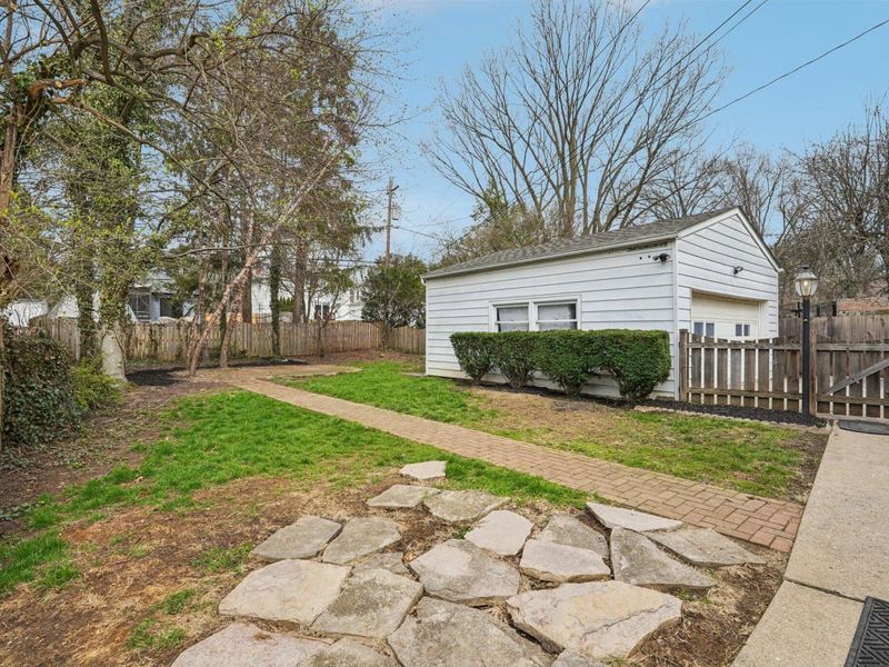 116 E Dunedin Road , Columbus, OH 43214 Photo 18