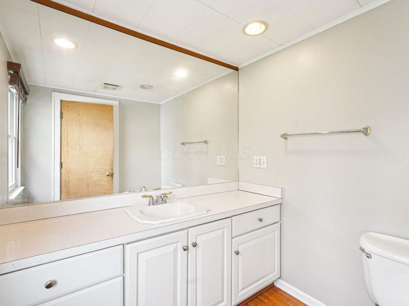 116 E Dunedin Road , Columbus, OH 43214 Photo 8