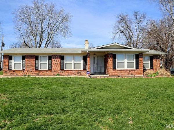 6 Tori Ann Drive , St Peters, MO 63376