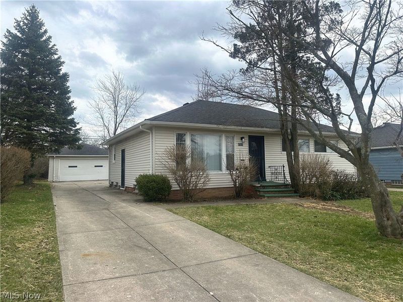 4507 E Frontenac Drive, Warrensville Heights, OH 44128 Photo 1