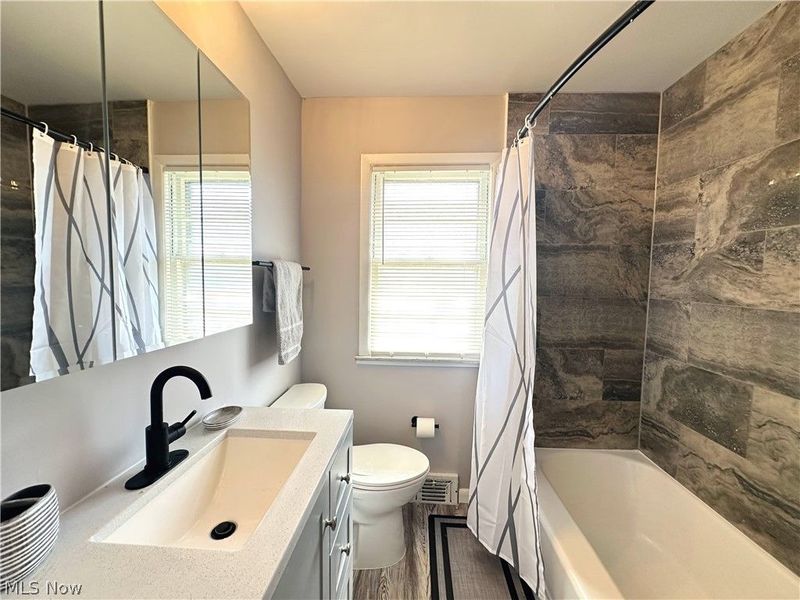 4507 E Frontenac Drive, Warrensville Heights, OH 44128 Photo 6