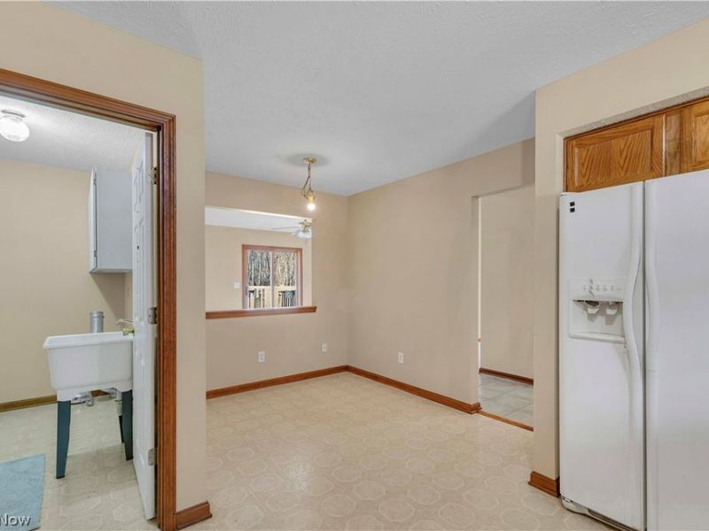 586 Abbe Road, Sheffield Lake, OH 44054 Photo 14