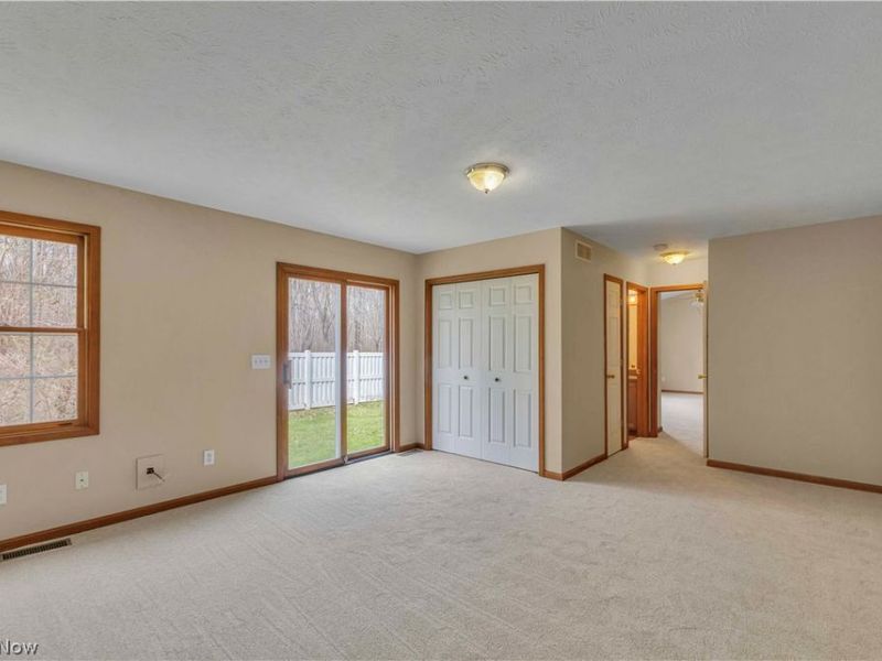 586 Abbe Road, Sheffield Lake, OH 44054 Photo 17