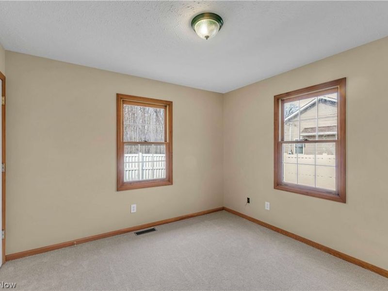 586 Abbe Road, Sheffield Lake, OH 44054 Photo 21