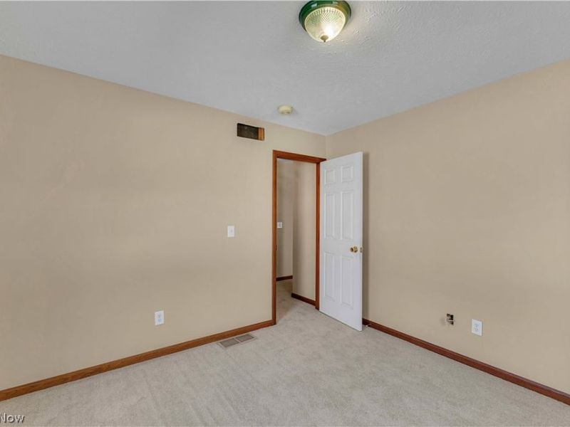 586 Abbe Road, Sheffield Lake, OH 44054 Photo 22