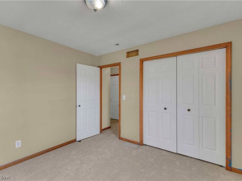 586 Abbe Road, Sheffield Lake, OH 44054 Photo 24