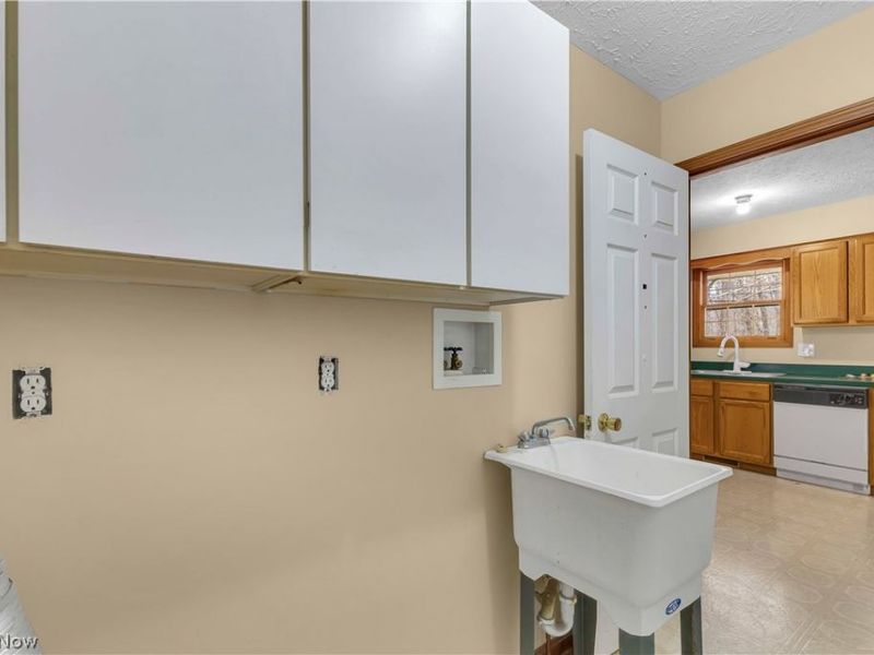 586 Abbe Road, Sheffield Lake, OH 44054 Photo 29