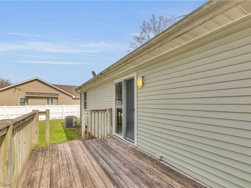 586 Abbe Road, Sheffield Lake, OH 44054 Photo 7