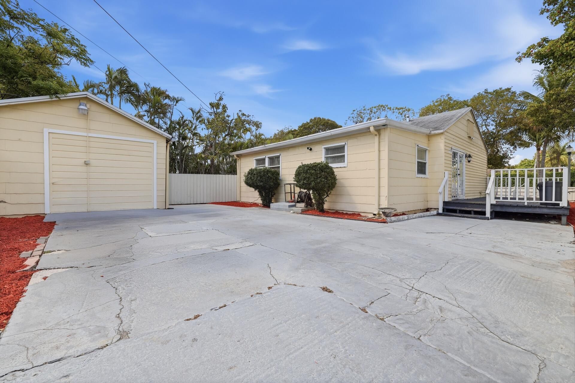 6600 Garden Avenue, West Palm Beach, FL 33405 Photo