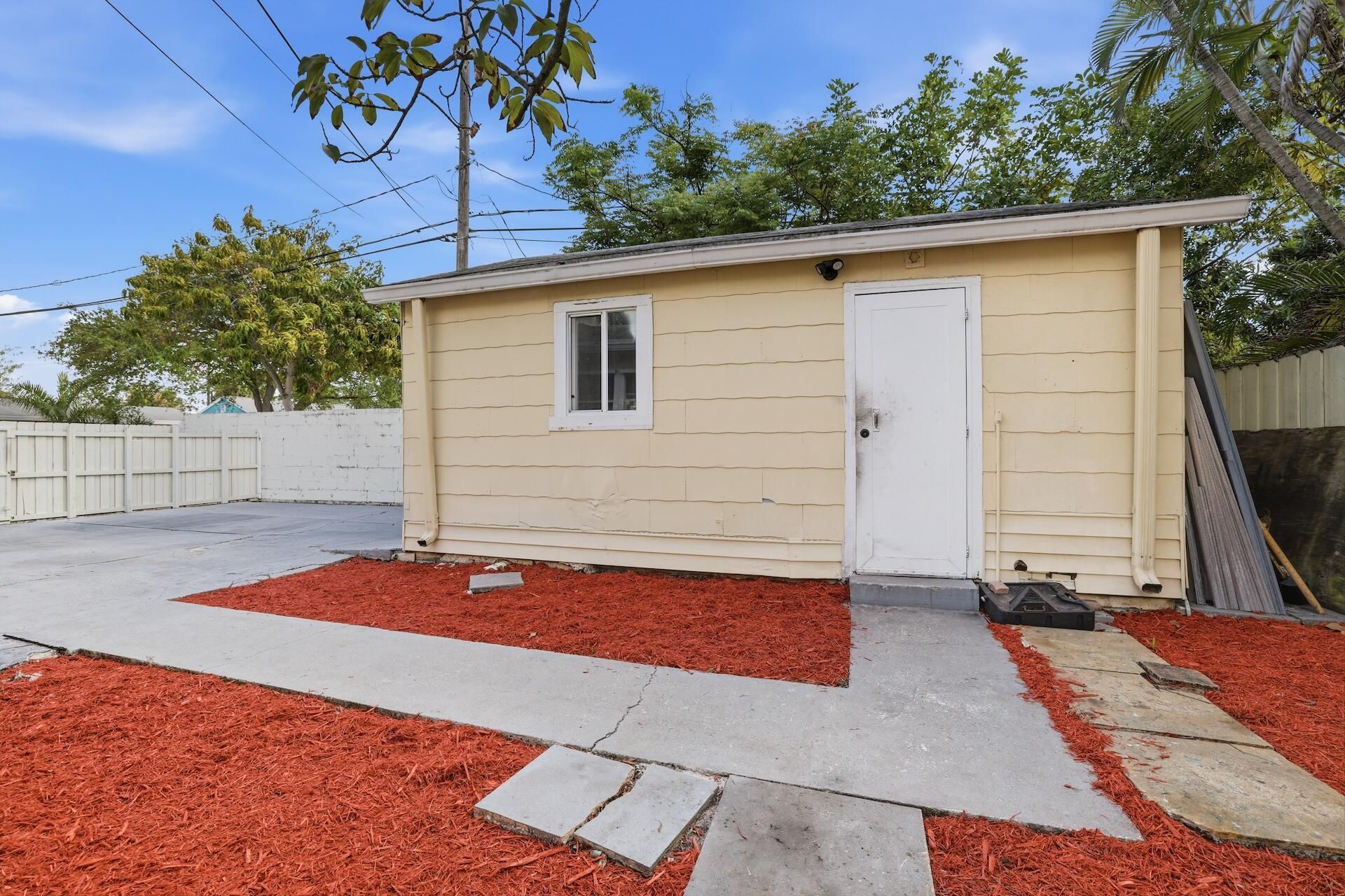 6600 Garden Avenue, West Palm Beach, FL 33405 Photo