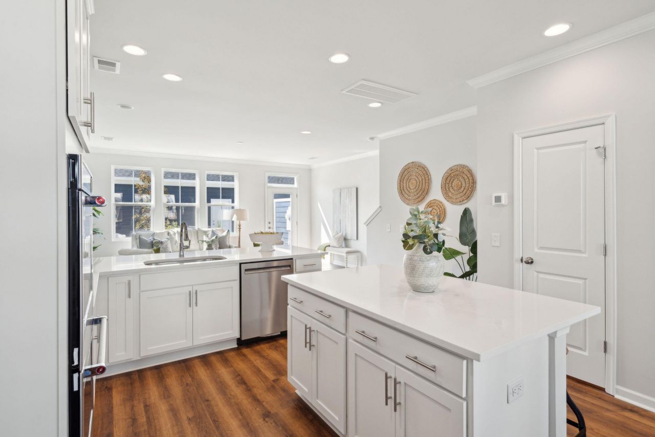 428 Swaying Pine Lane Photo 7