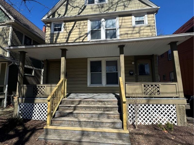 2020 Corning Avenue, Cleveland, OH 44109 Photo 2