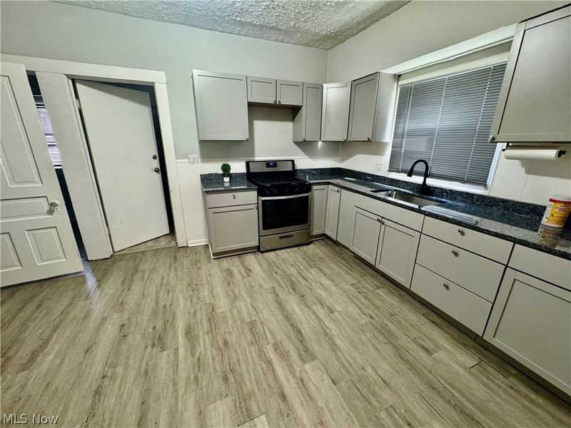 2020 Corning Avenue, Cleveland, OH 44109 Photo 3