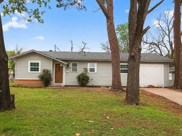7224 Greenlee Street , Fort Worth, TX 76112