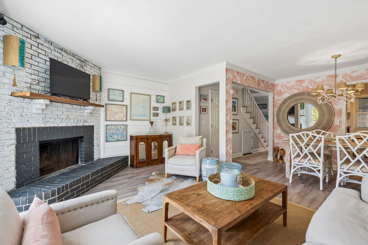 759 Center Street Photo 15