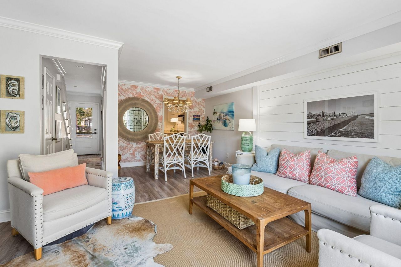 759 Center Street Photo 16