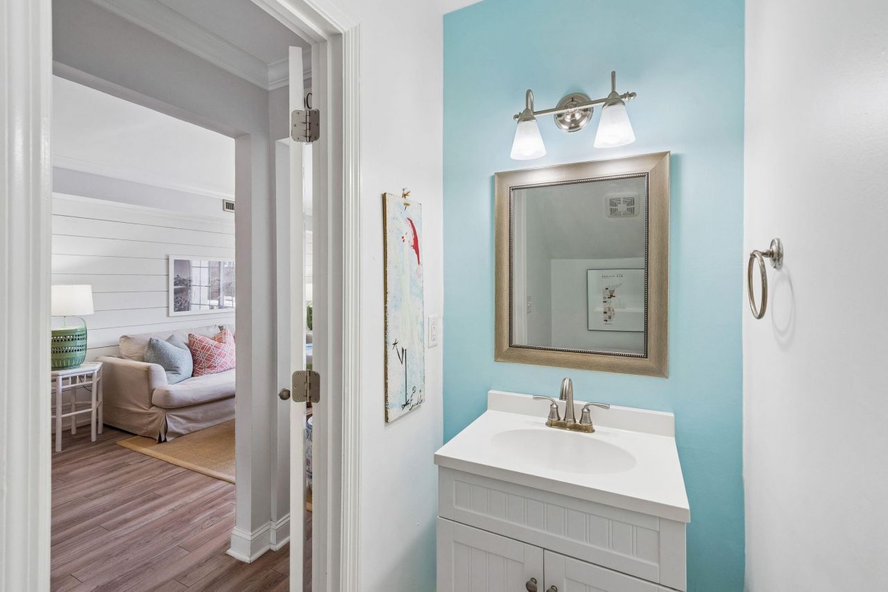 759 Center Street Photo 18