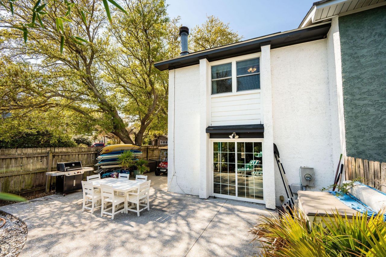 759 Center Street Photo 24