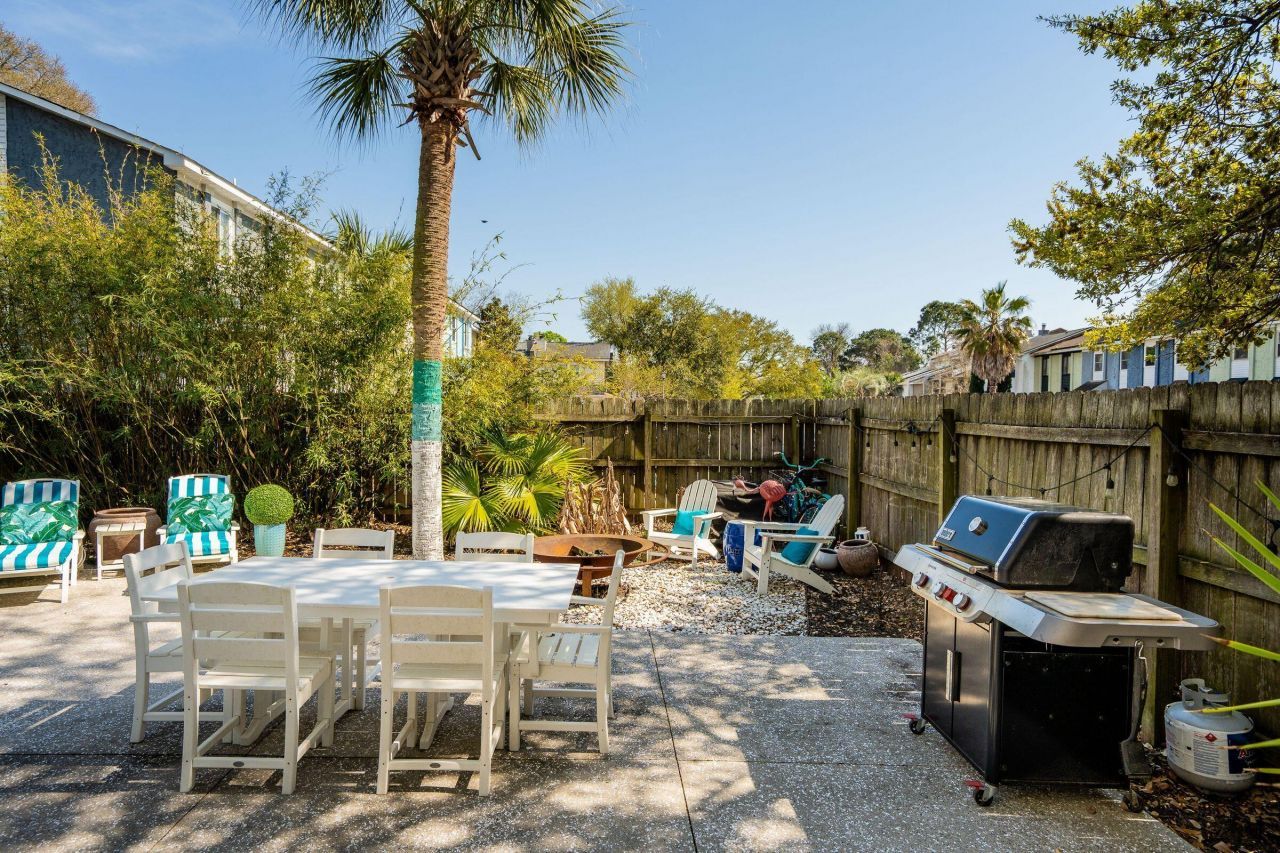 759 Center Street Photo 25