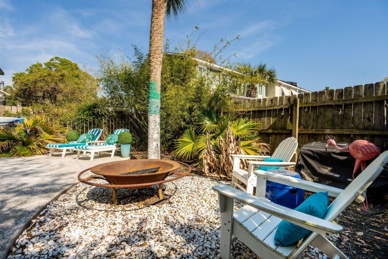 759 Center Street Photo 26