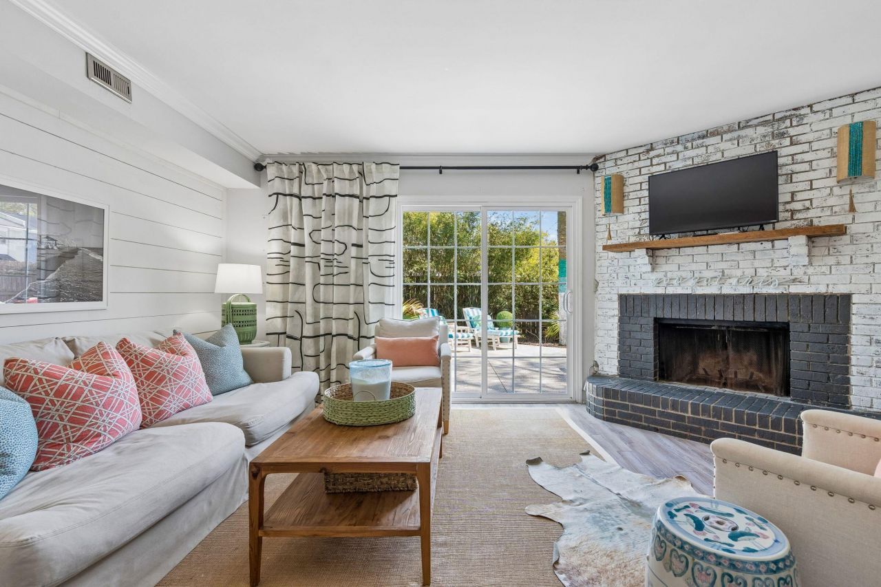 759 Center Street Photo 9