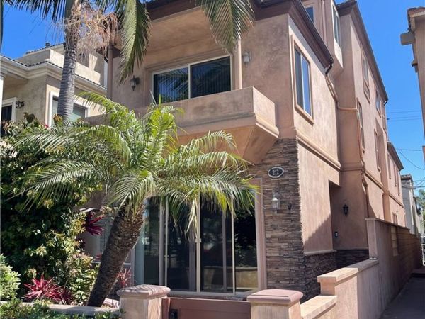 212 9th Street, Huntington Beach, CA 92648