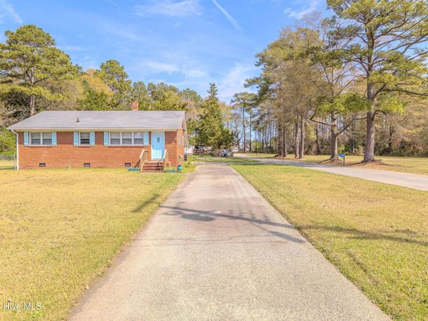 421 E Quinn Street, Beulaville, NC 28518