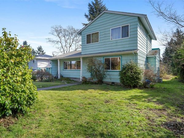 227 Suzanne Pl, View Royal, BC V9B 1P1