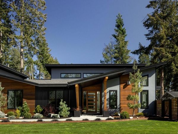 593 Downey Rd , North Saanich, BC V8L 5M6