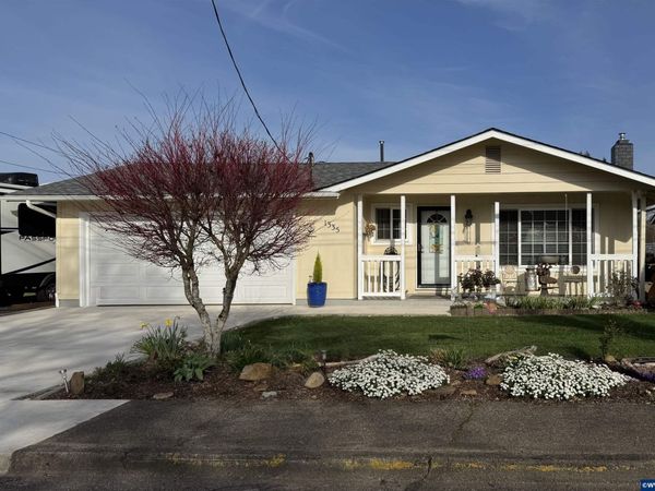 1335 1st Av, Sweet Home, OR 97386