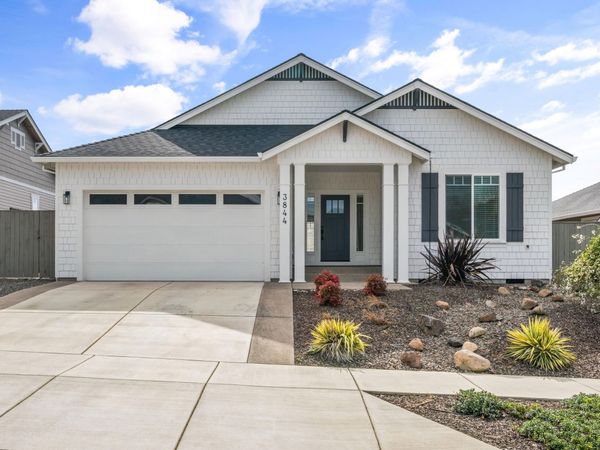3844 Arena Drive, Medford, OR 97504