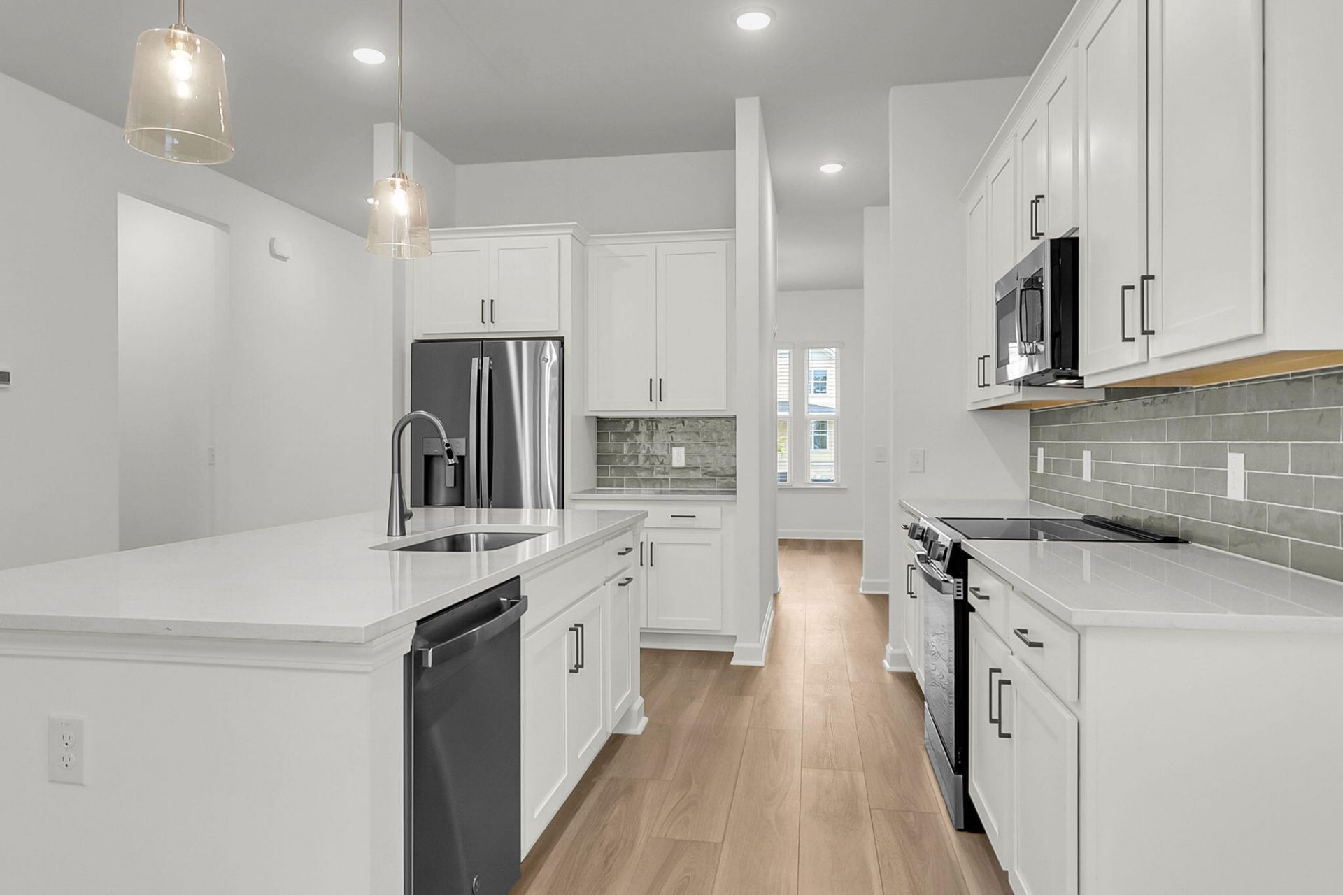 777 Blueway Avenue Photo 10