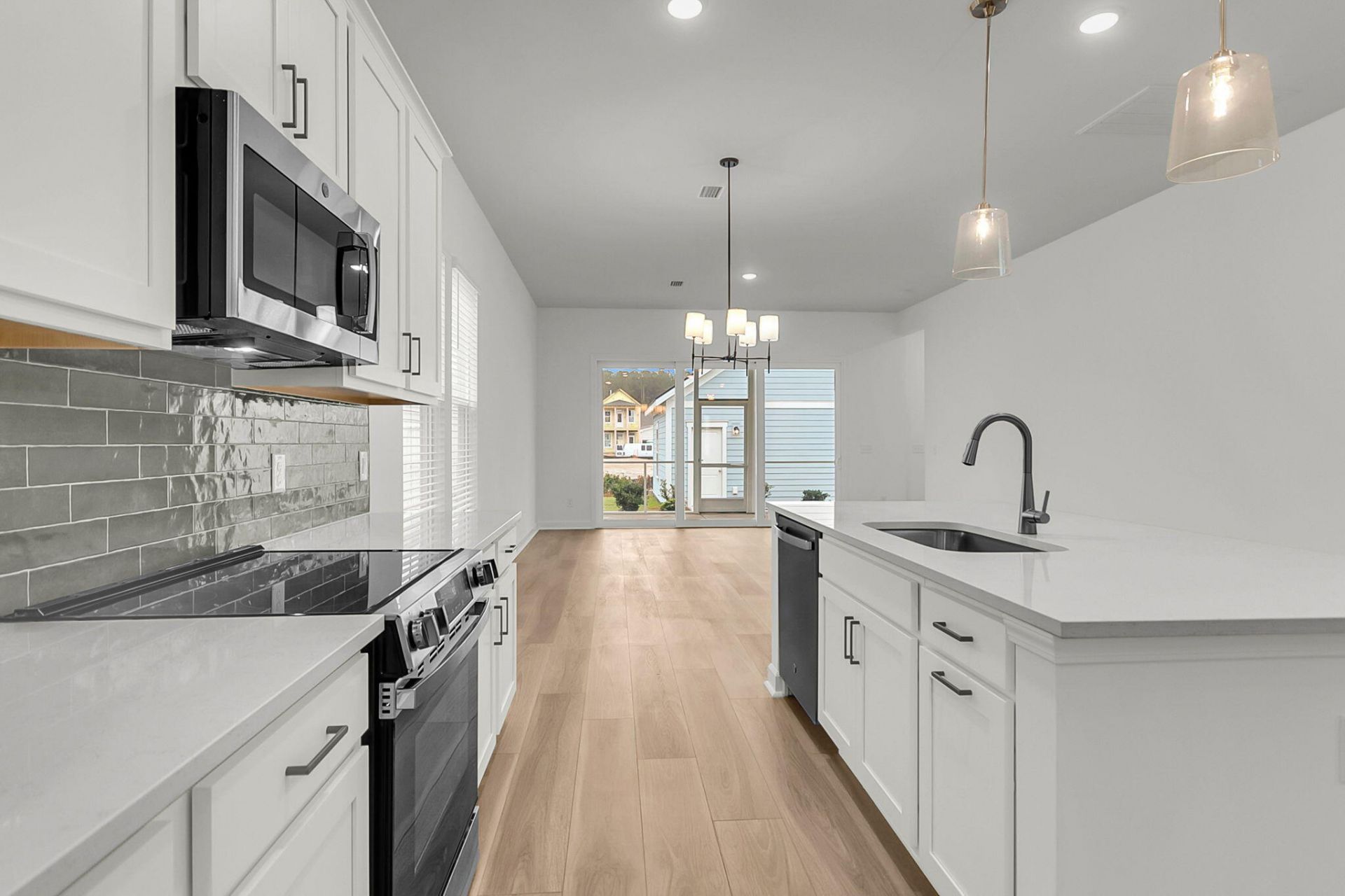 777 Blueway Avenue Photo 12