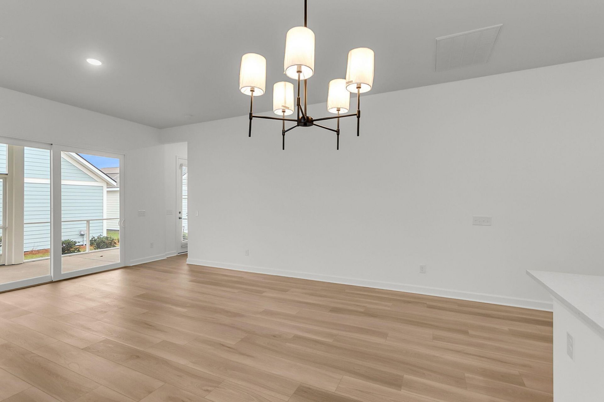 777 Blueway Avenue Photo 14
