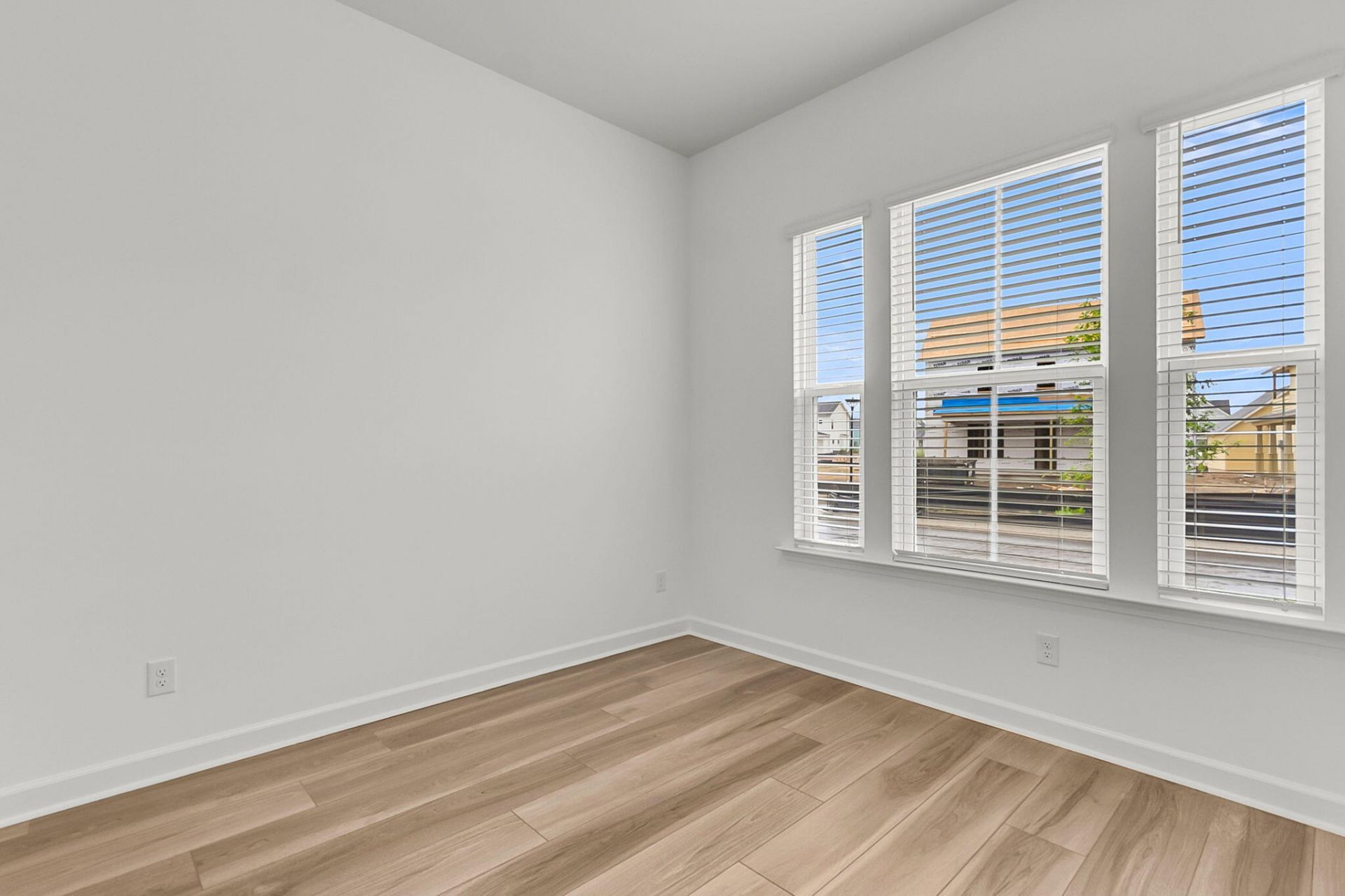 777 Blueway Avenue Photo 23