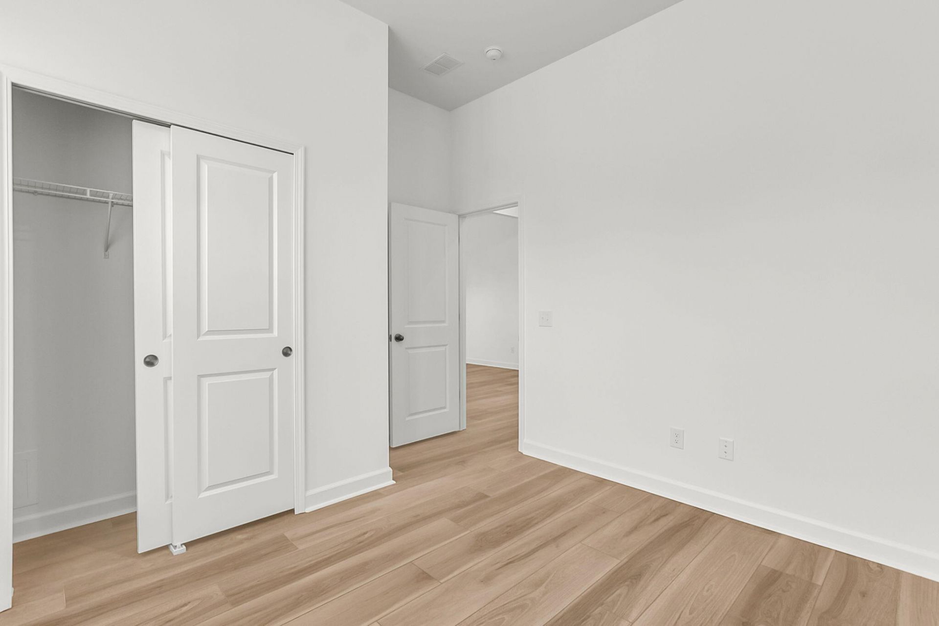 777 Blueway Avenue Photo 24