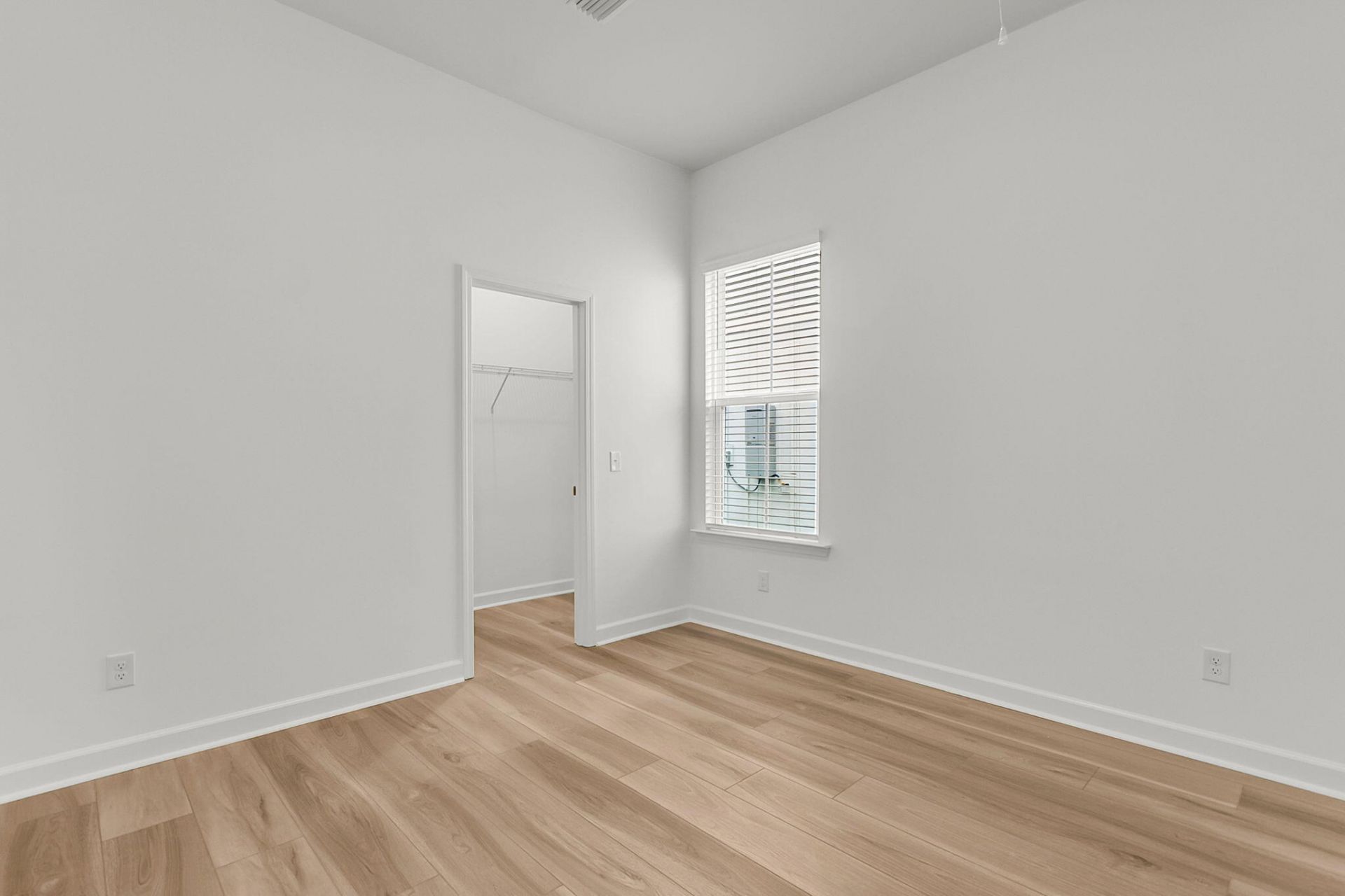 777 Blueway Avenue Photo 28