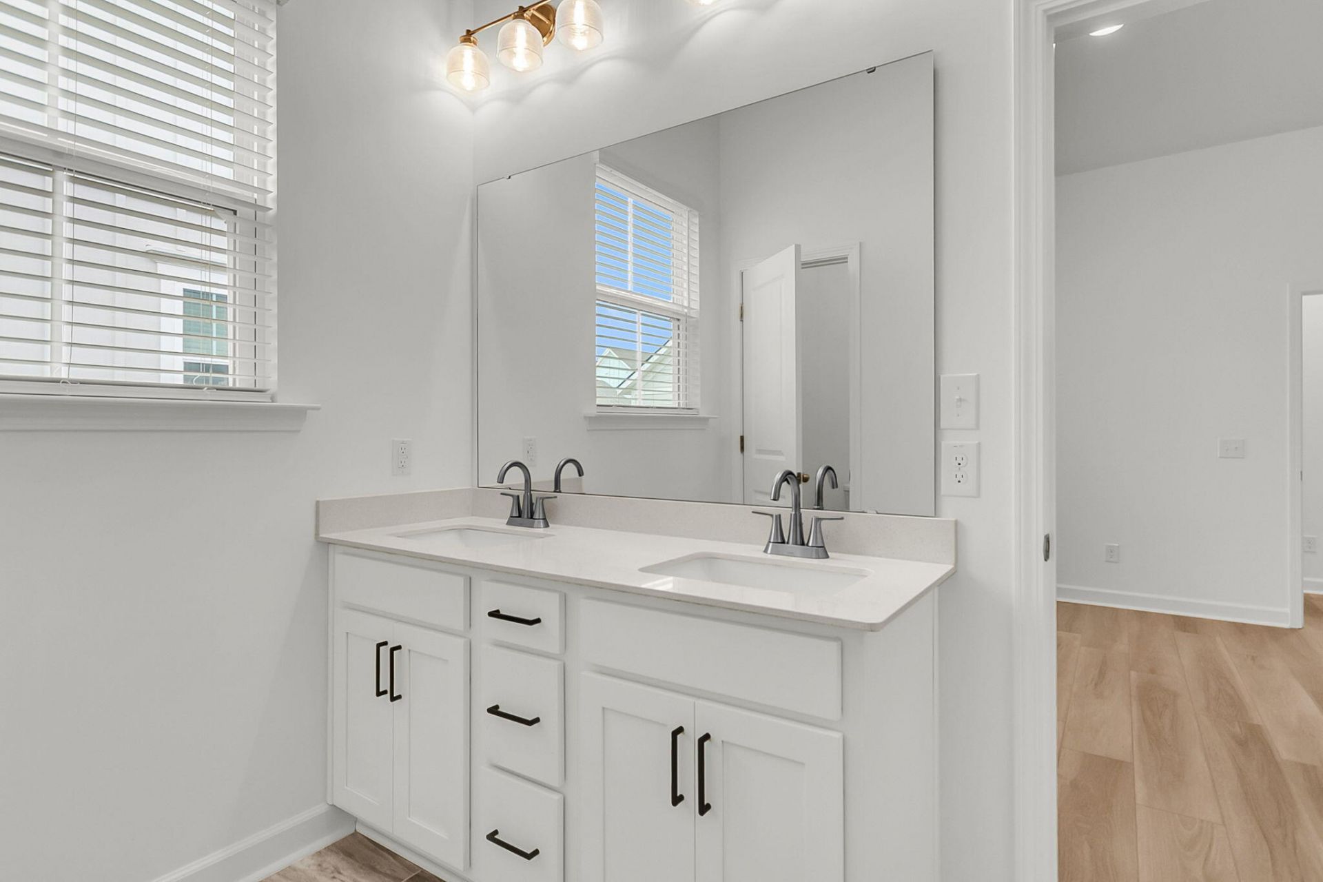 777 Blueway Avenue Photo 33