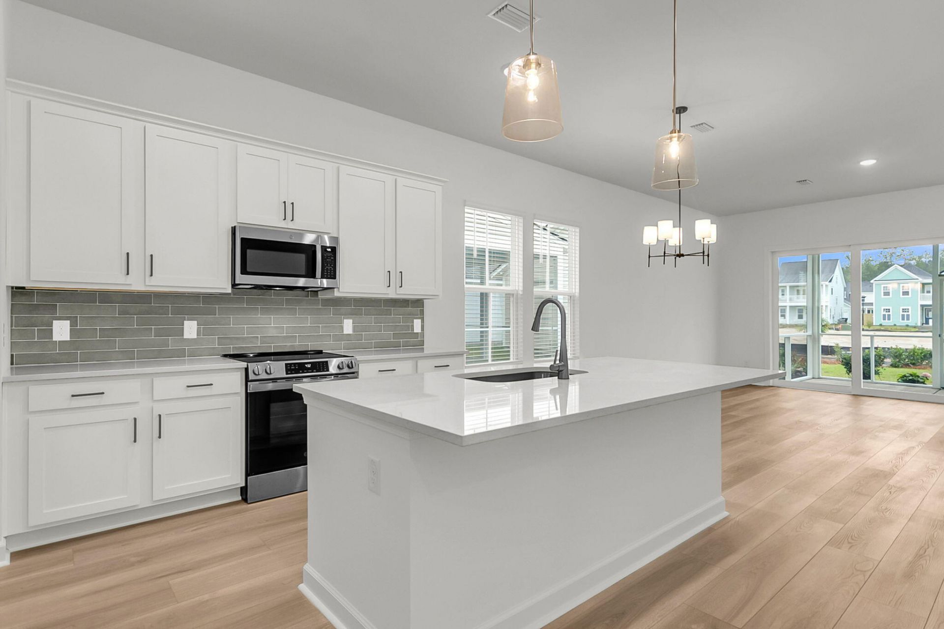 777 Blueway Avenue Photo 4
