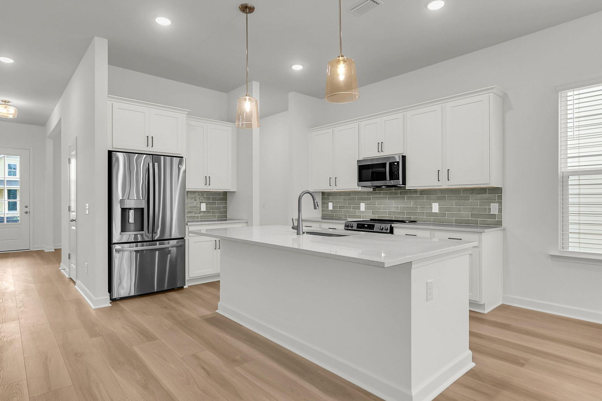777 Blueway Avenue Photo 8