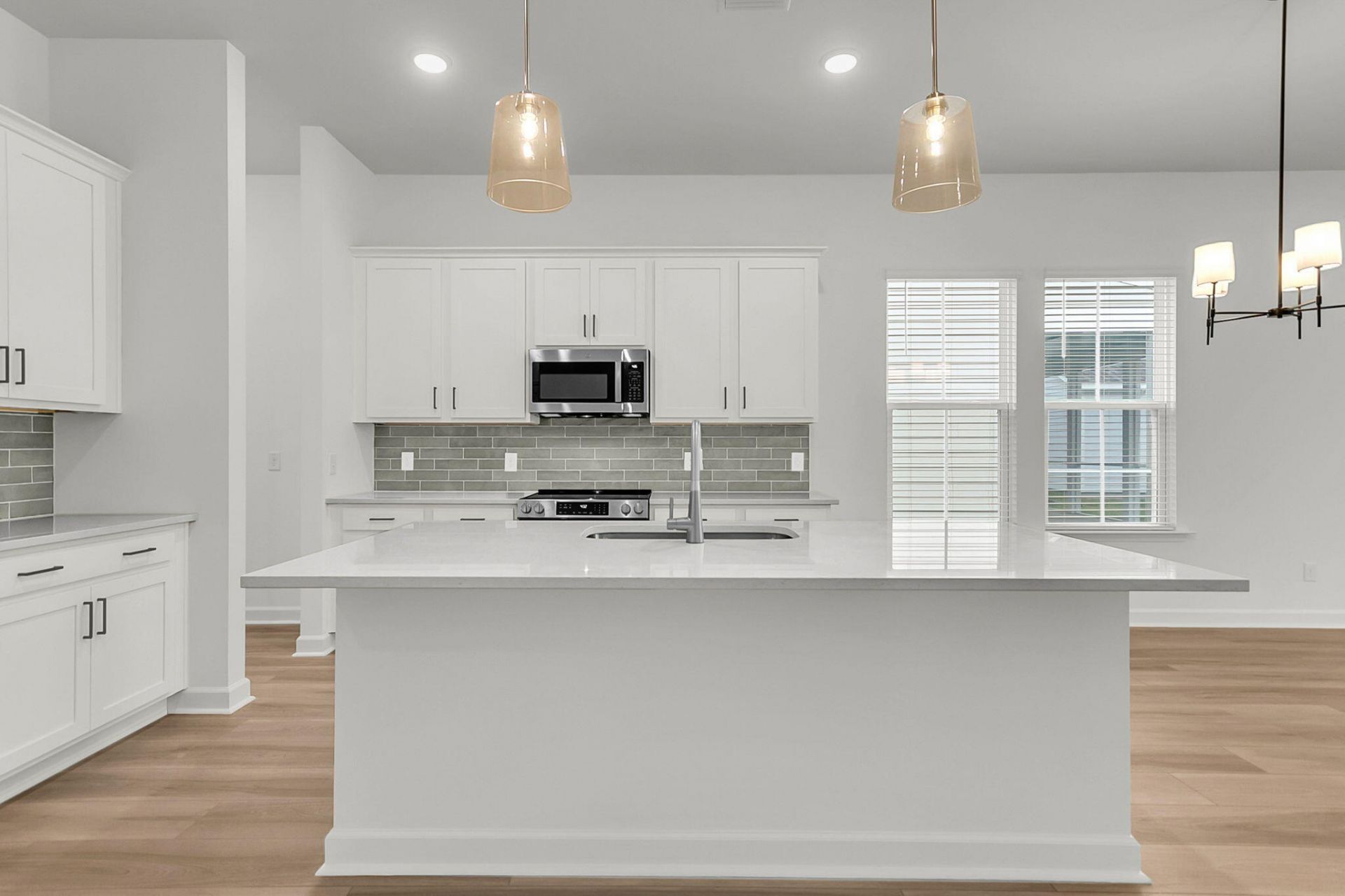 777 Blueway Avenue Photo 9