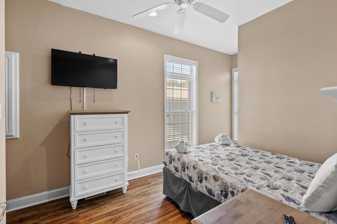 213 76th Ave. N Photo 44