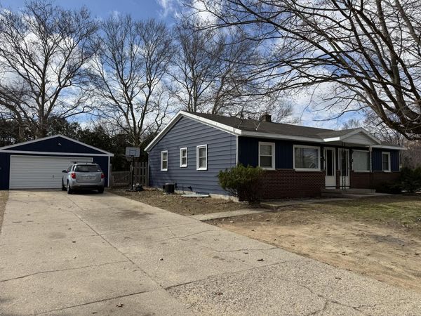 3305 Burlingame Avenue SW, Wyoming, MI 49519
