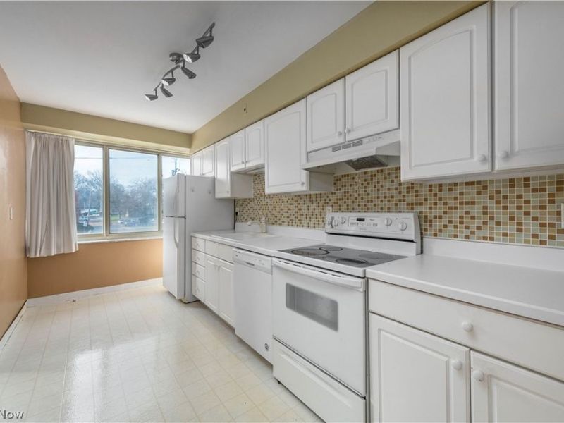 12520 Edgewater Drive, Unit 210, Lakewood, OH 44107 Photo 14