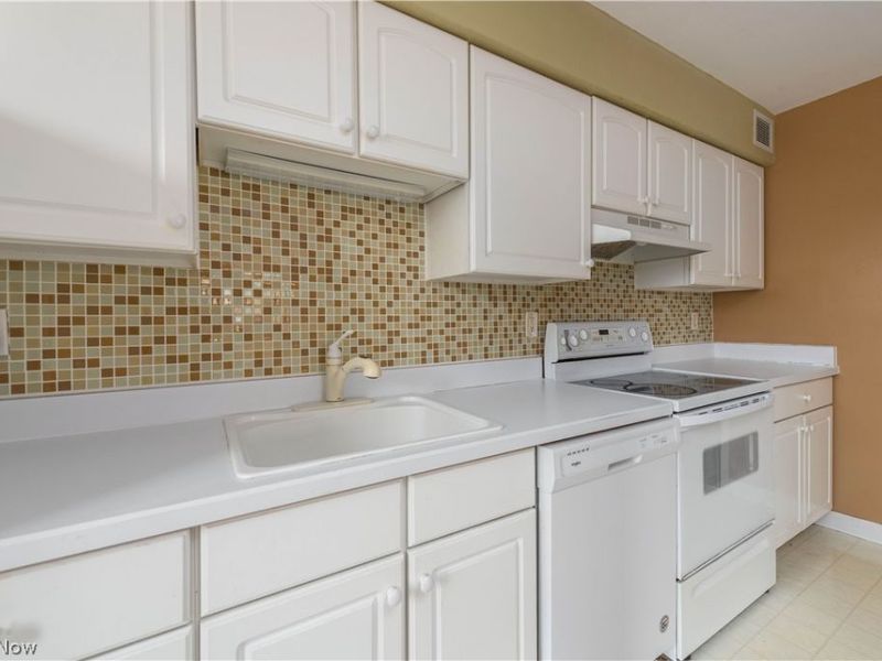 12520 Edgewater Drive, Unit 210, Lakewood, OH 44107 Photo 17