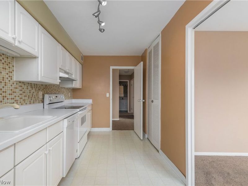 12520 Edgewater Drive, Unit 210, Lakewood, OH 44107 Photo 18