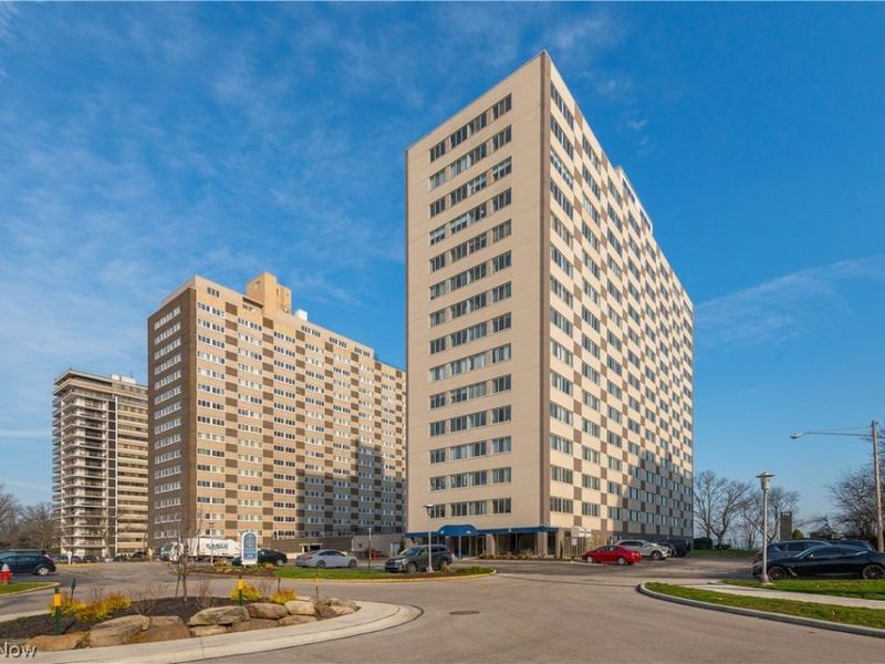 12520 Edgewater Drive, Unit 210, Lakewood, OH 44107 Photo 2